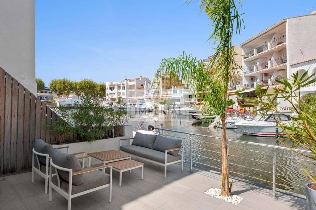 3 soverom Hus til salgs i Empuriabrava - € 549 000 (Ref: 9111632)