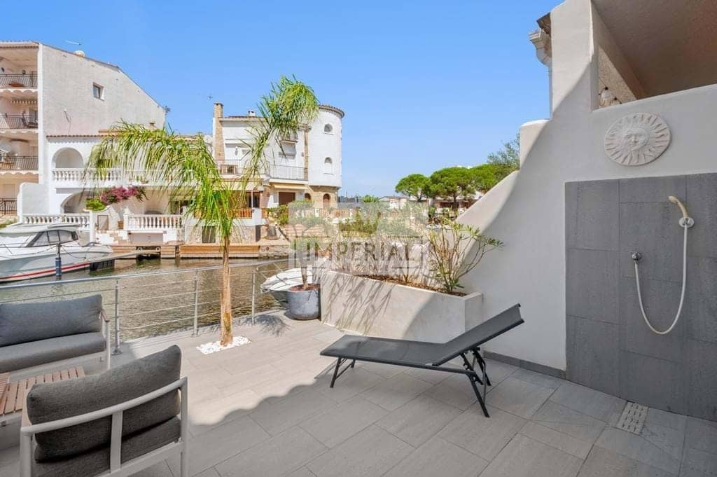 3 soverom Hus til salgs i Empuriabrava - € 549 000 (Ref: 9111632)