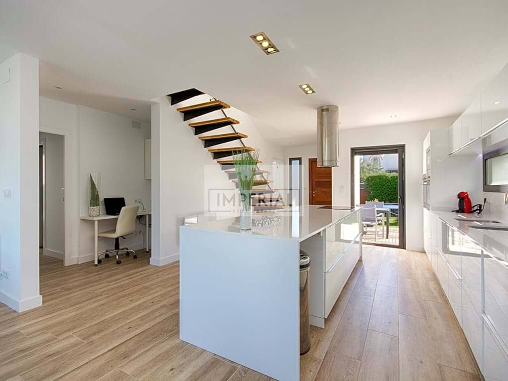 4 bedroom Townhouse for sale in Empuriabrava with pool garage - € 1,150,000 (Ref: 9111636)
