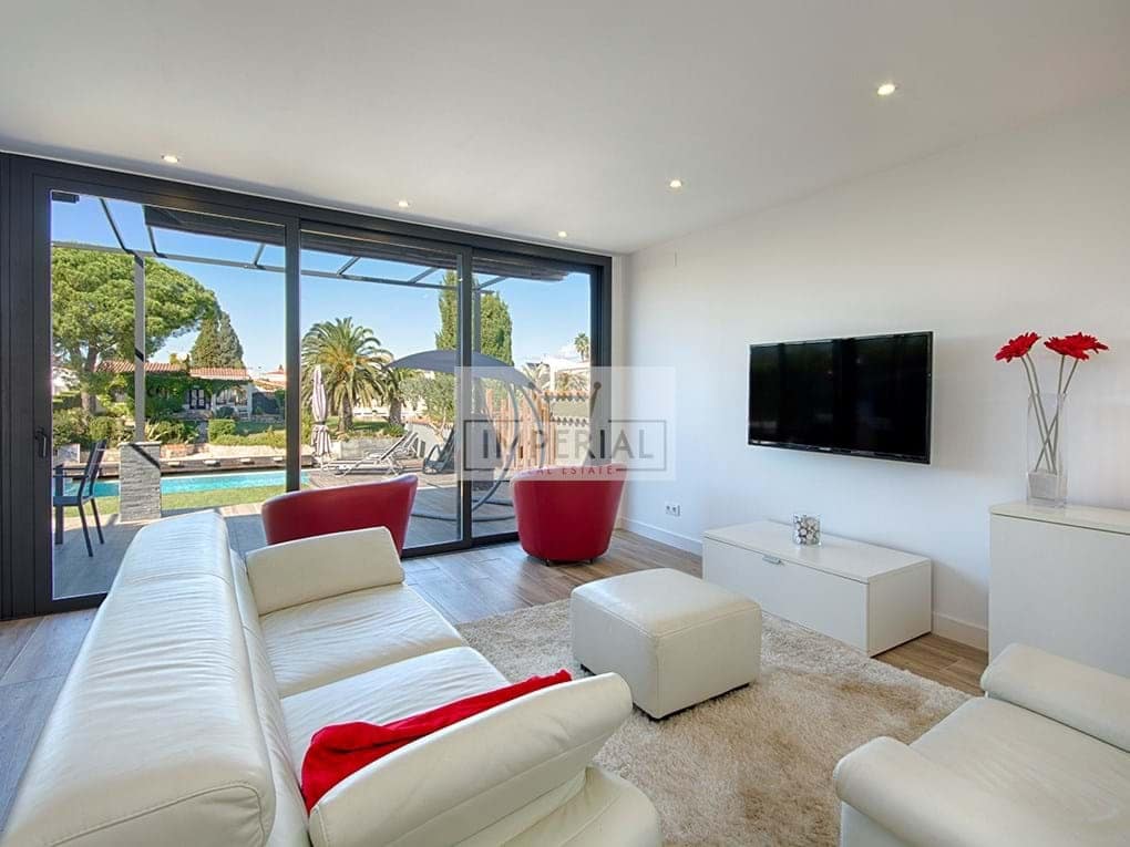 4 bedroom Townhouse for sale in Empuriabrava with pool garage - € 1,150,000 (Ref: 9111636)