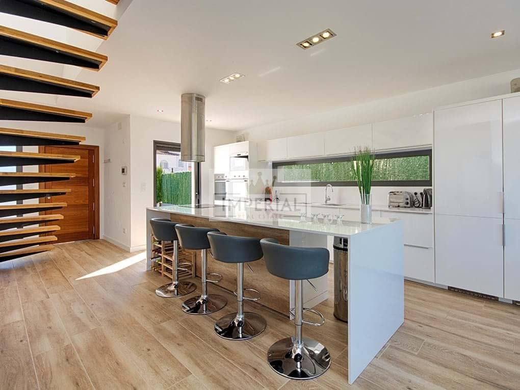 4 bedroom Townhouse for sale in Empuriabrava with pool garage - € 1,150,000 (Ref: 9111636)