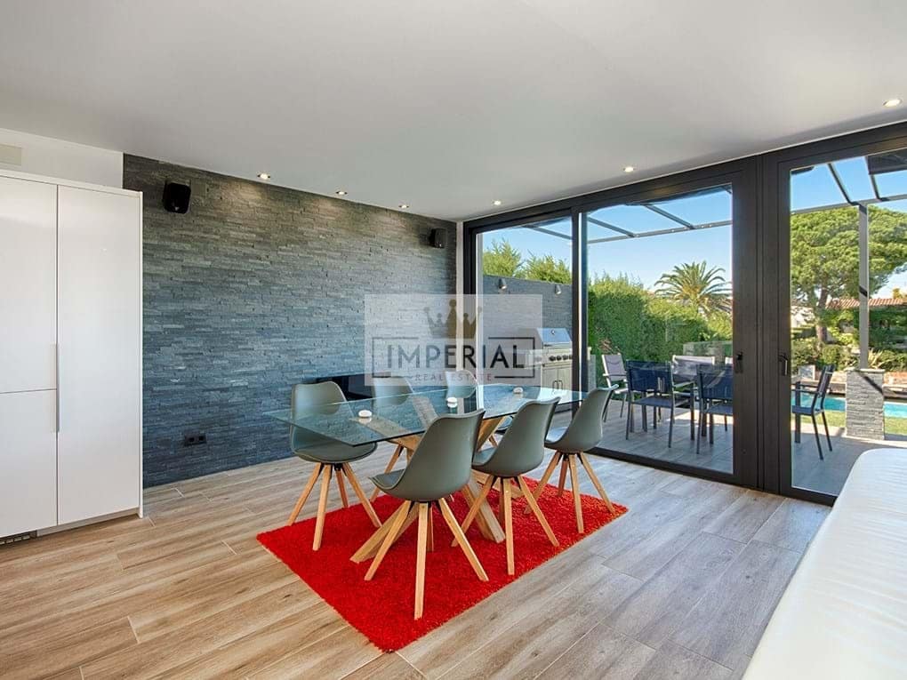4 bedroom Townhouse for sale in Empuriabrava with pool garage - € 1,150,000 (Ref: 9111636)