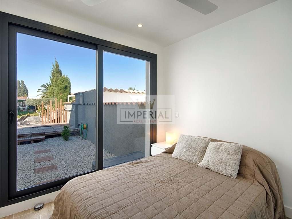 4 bedroom Townhouse for sale in Empuriabrava with pool garage - € 1,150,000 (Ref: 9111636)