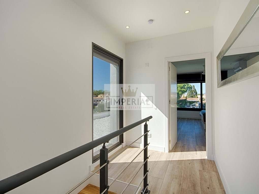 4 bedroom Townhouse for sale in Empuriabrava with pool garage - € 1,150,000 (Ref: 9111636)