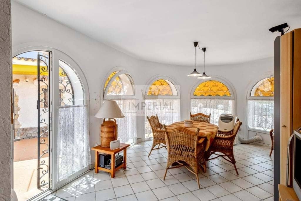 6 bedroom Townhouse for sale in Empuriabrava with pool garage - € 1,250,000 (Ref: 9111641)