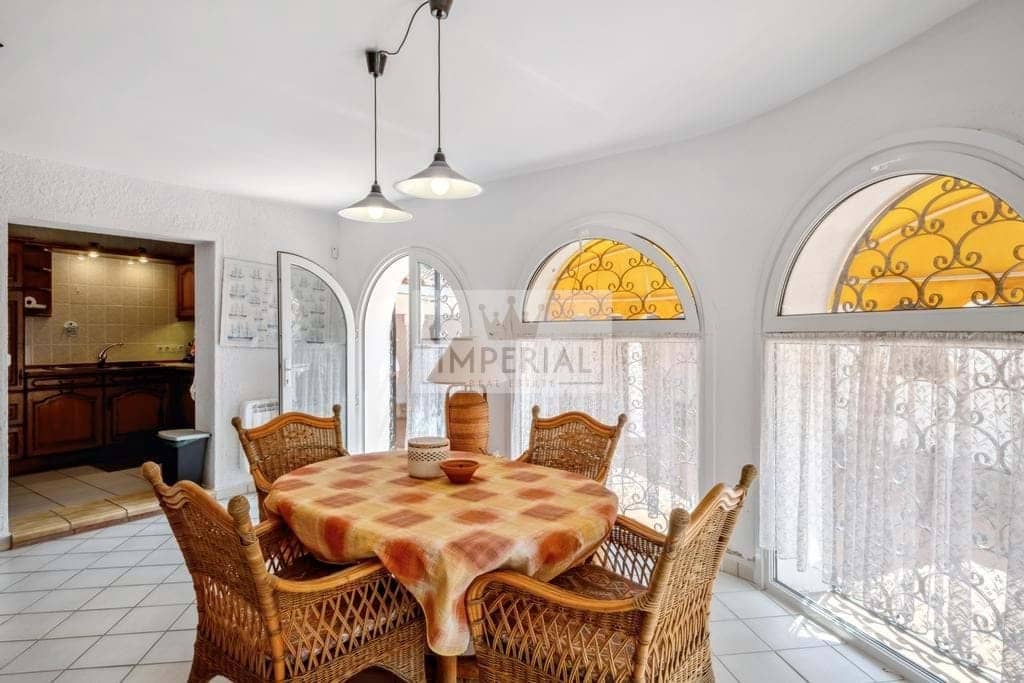 6 bedroom Townhouse for sale in Empuriabrava with pool garage - € 1,250,000 (Ref: 9111641)