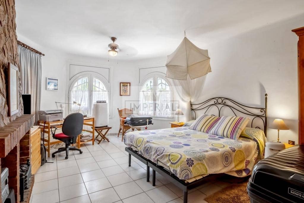 6 bedroom Townhouse for sale in Empuriabrava with pool garage - € 1,250,000 (Ref: 9111641)