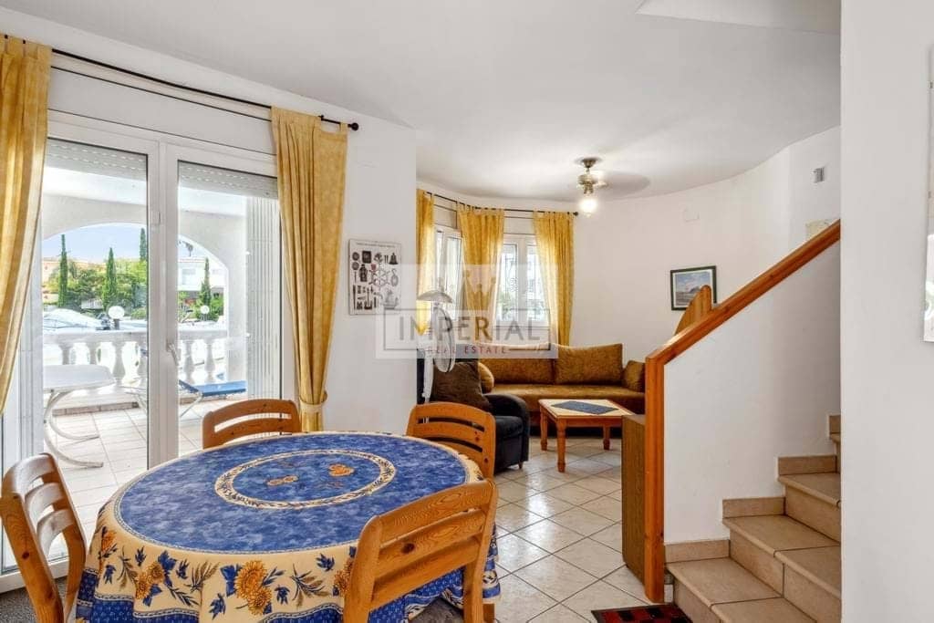 6 bedroom Townhouse for sale in Empuriabrava with pool garage - € 1,250,000 (Ref: 9111641)
