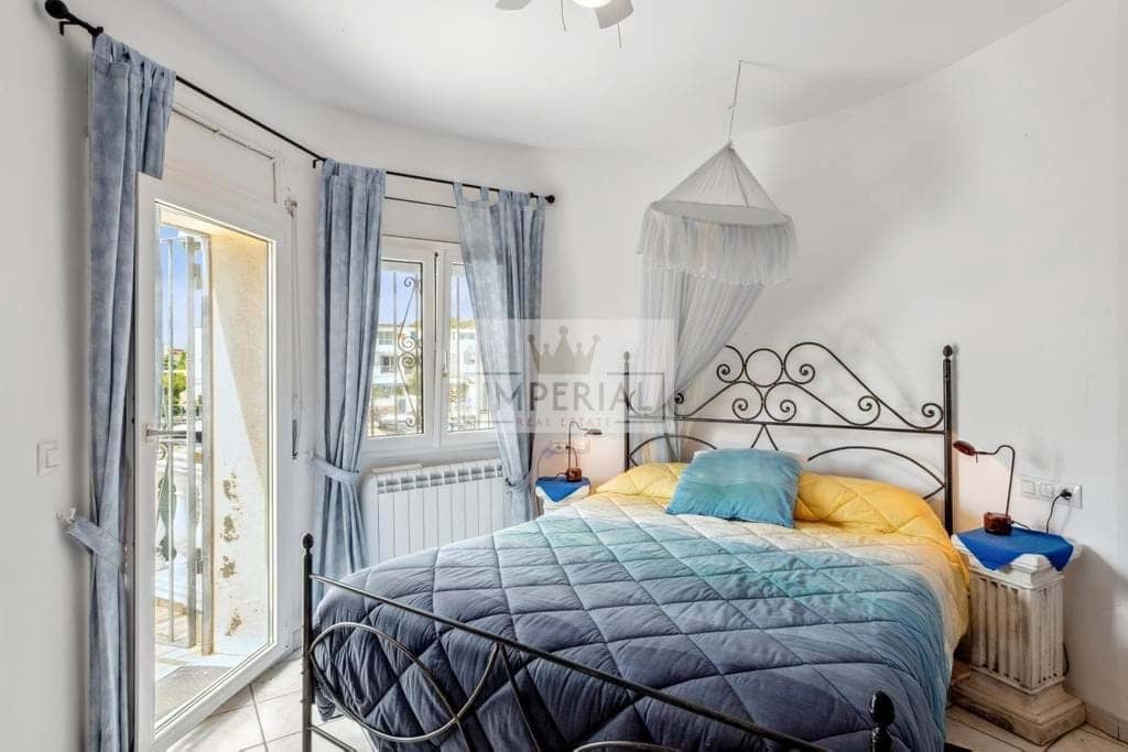 6 bedroom Townhouse for sale in Empuriabrava with pool garage - € 1,250,000 (Ref: 9111641)
