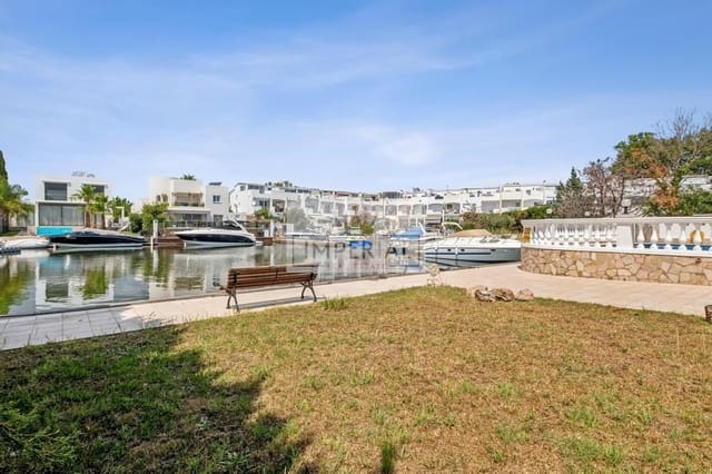Casa de 6 habitaciones en Empuriabrava, Castelló d'Empúries en venta con piscina garaje - 1.250.000 € (Ref: 9111641)