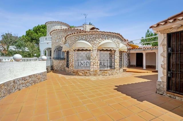 Casa de 6 habitaciones en Empuriabrava, Castelló d'Empúries en venta con piscina garaje - 1.250.000 € (Ref: 9111641)