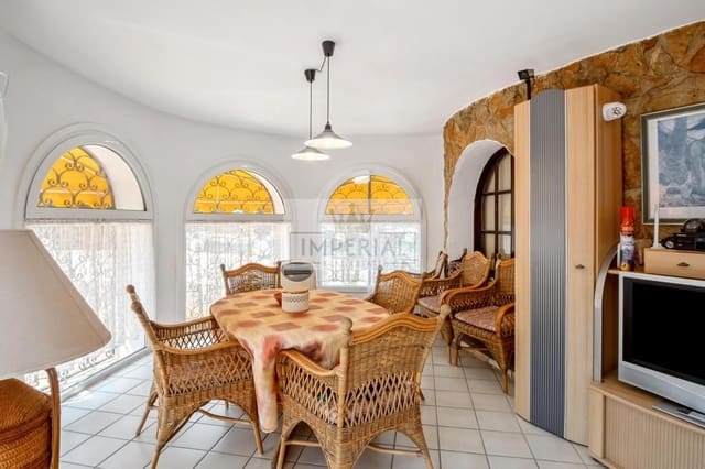 Casa de 6 habitaciones en Empuriabrava, Castelló d'Empúries en venta con piscina garaje - 1.250.000 € (Ref: 9111641)