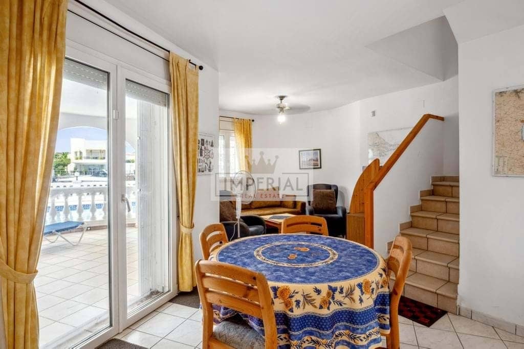 6 bedroom Townhouse for sale in Empuriabrava with pool garage - € 1,250,000 (Ref: 9111641)