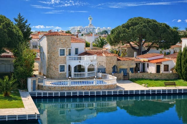 Casa de 6 habitaciones en Empuriabrava, Castelló d'Empúries en venta con piscina garaje - 1.250.000 € (Ref: 9111641)