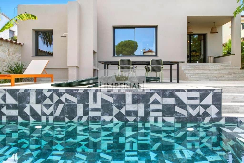 4 bedroom Townhouse for sale in Empuriabrava with pool garage - € 1,390,000 (Ref: 9153168)
