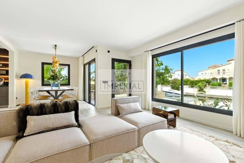 4 bedroom Townhouse for sale in Empuriabrava with pool garage - € 1,390,000 (Ref: 9153168)