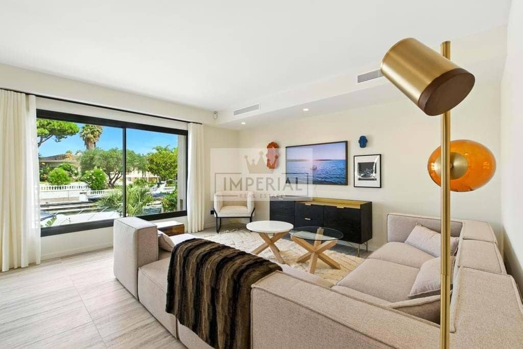 4 bedroom Townhouse for sale in Empuriabrava with pool garage - € 1,390,000 (Ref: 9153168)