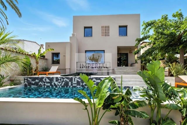 4 soveværelse Byhus til salg i Empuriabrava, Castelló d'Empúries med swimmingpool - € 1.450.000 (Ref: 9153168)