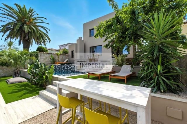 4 soveværelse Byhus til salg i Empuriabrava, Castelló d'Empúries med swimmingpool - € 1.450.000 (Ref: 9153168)