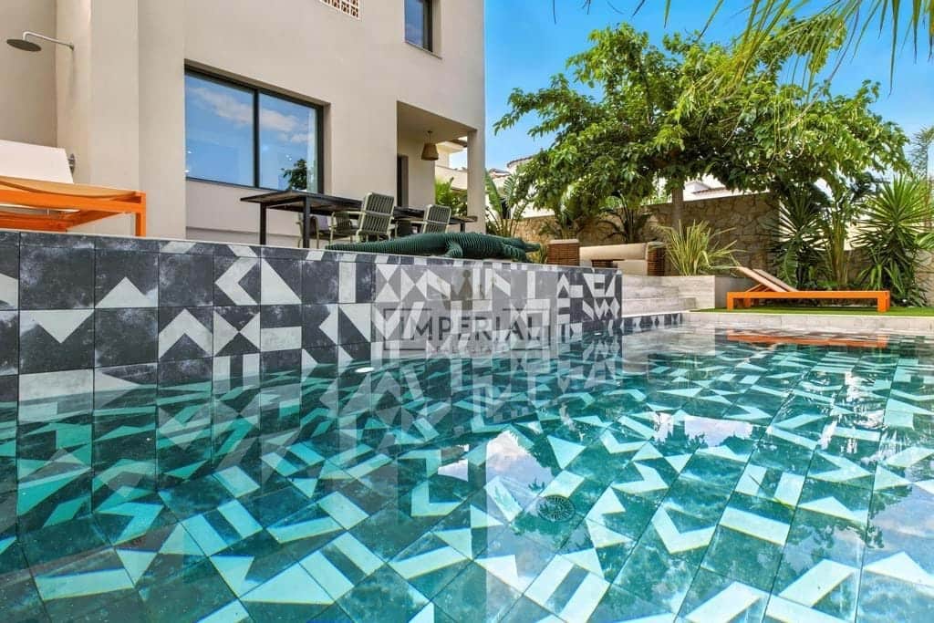 4 bedroom Townhouse for sale in Empuriabrava with pool garage - € 1,390,000 (Ref: 9153168)