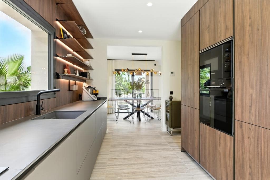 4 bedroom Townhouse for sale in Empuriabrava with pool garage - € 1,390,000 (Ref: 9153168)