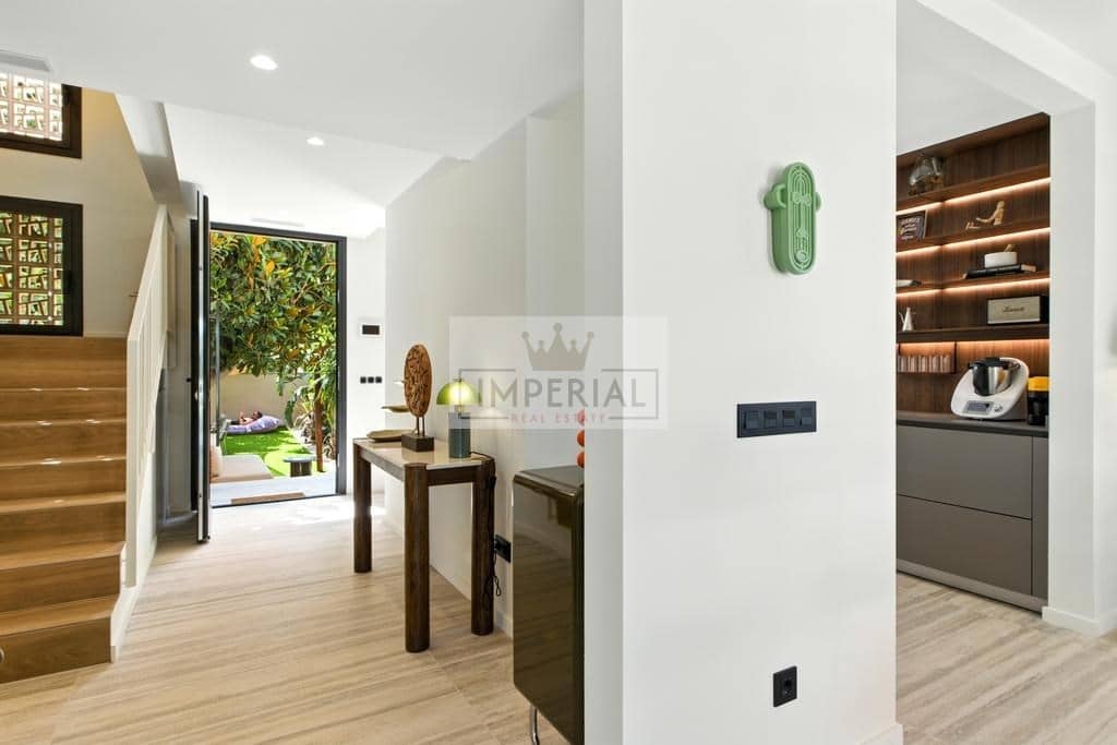 4 bedroom Townhouse for sale in Empuriabrava with pool garage - € 1,390,000 (Ref: 9153168)