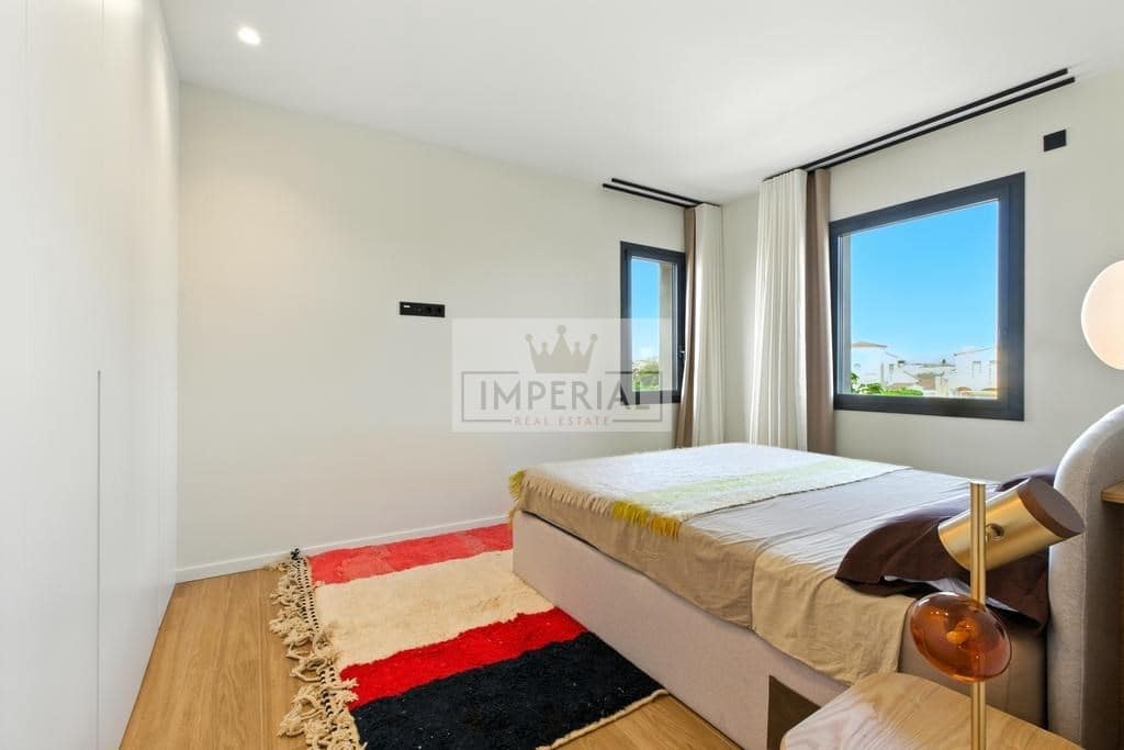 4 bedroom Townhouse for sale in Empuriabrava with pool garage - € 1,390,000 (Ref: 9153168)