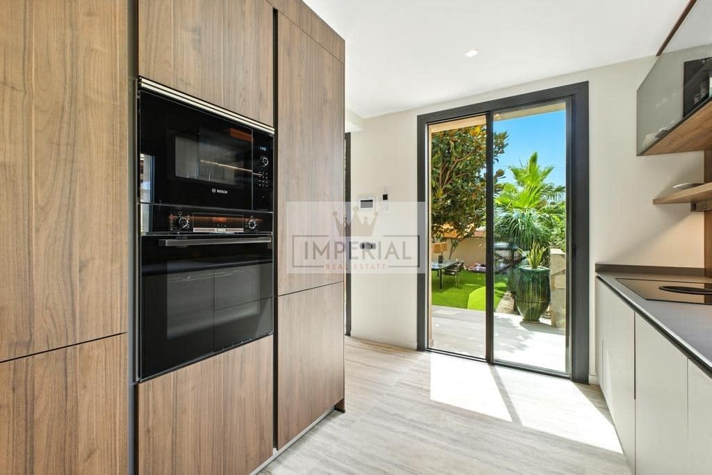 4 bedroom Townhouse for sale in Empuriabrava with pool garage - € 1,390,000 (Ref: 9153168)