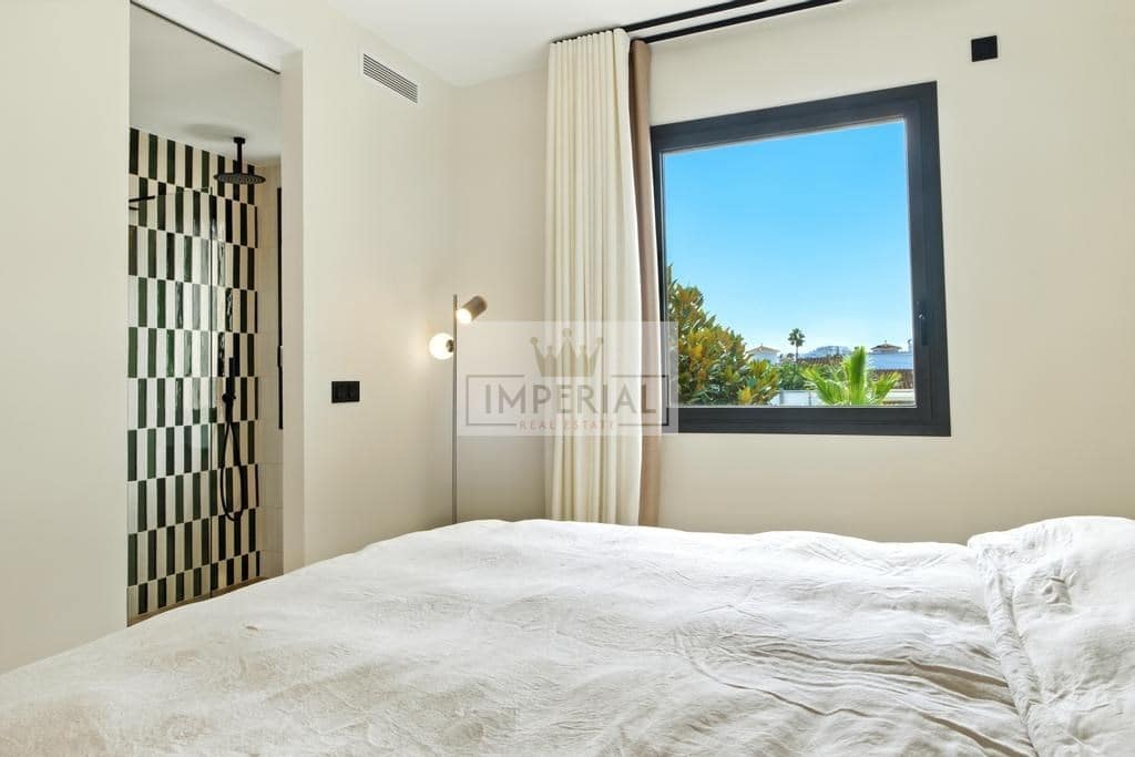 4 bedroom Townhouse for sale in Empuriabrava with pool garage - € 1,390,000 (Ref: 9153168)