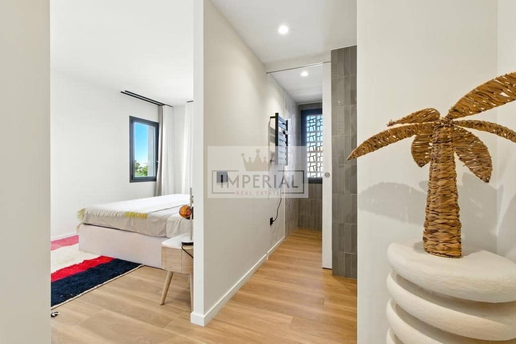 4 bedroom Townhouse for sale in Empuriabrava with pool garage - € 1,390,000 (Ref: 9153168)
