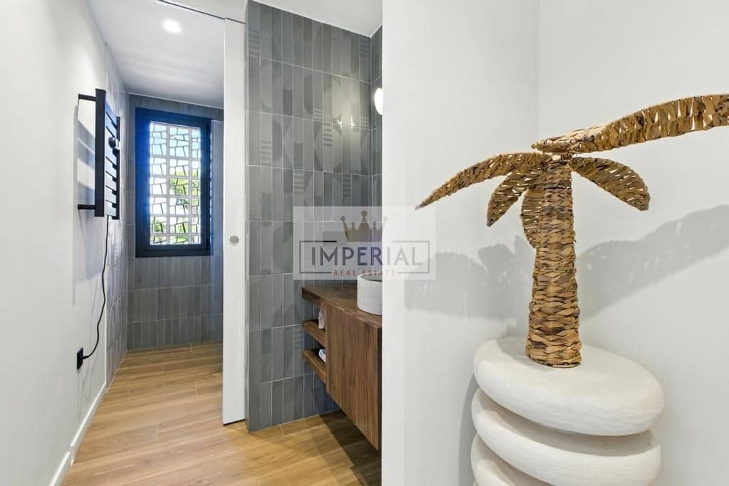 4 bedroom Townhouse for sale in Empuriabrava with pool garage - € 1,390,000 (Ref: 9153168)