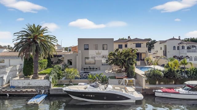 Casa de 4 habitaciones en Empuriabrava, Castelló d'Empúries en venta con piscina garaje - 1.390.000 € (Ref: 9153168)