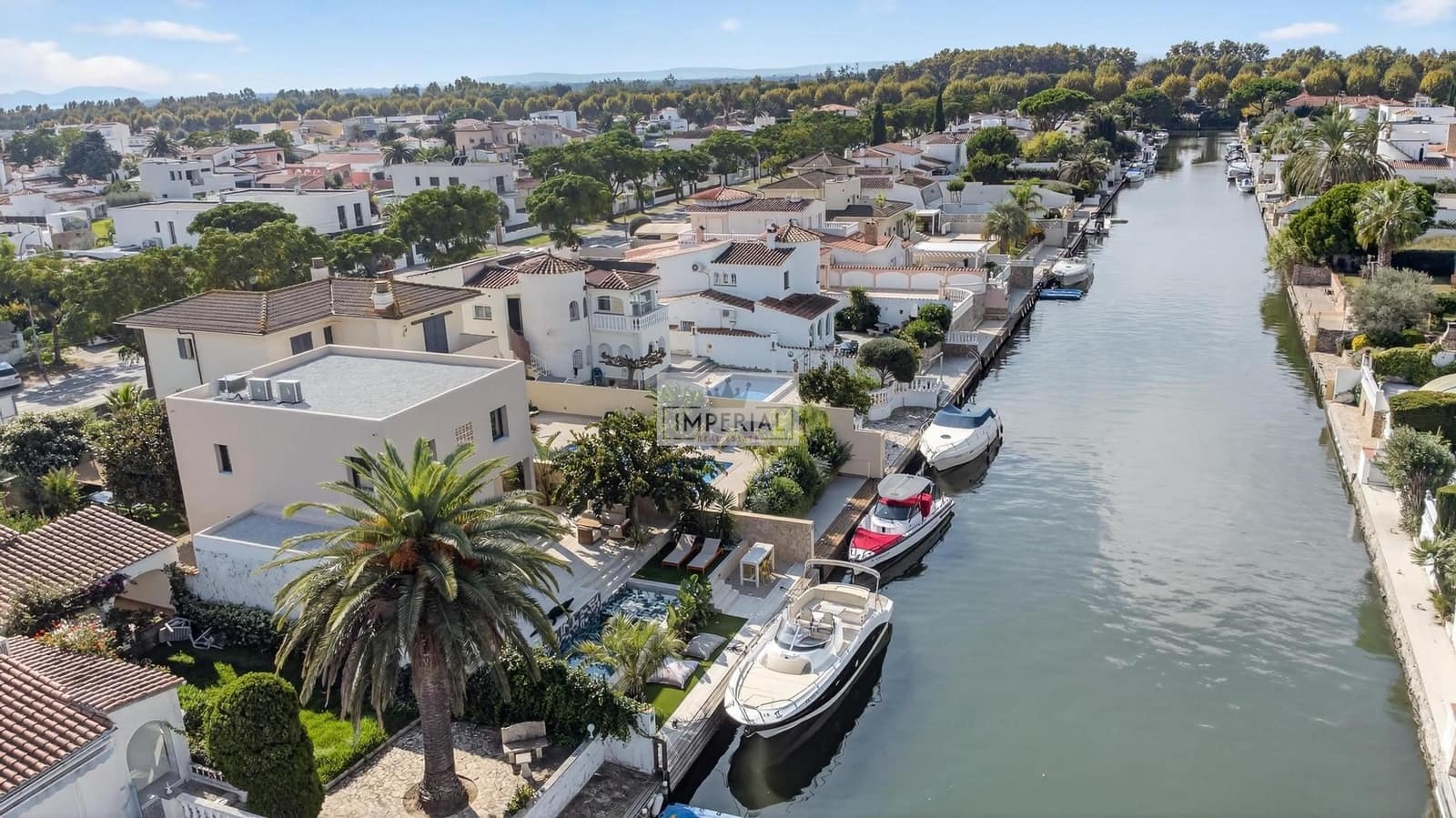 4 bedroom Townhouse for sale in Empuriabrava with pool garage - € 1,390,000 (Ref: 9153168)