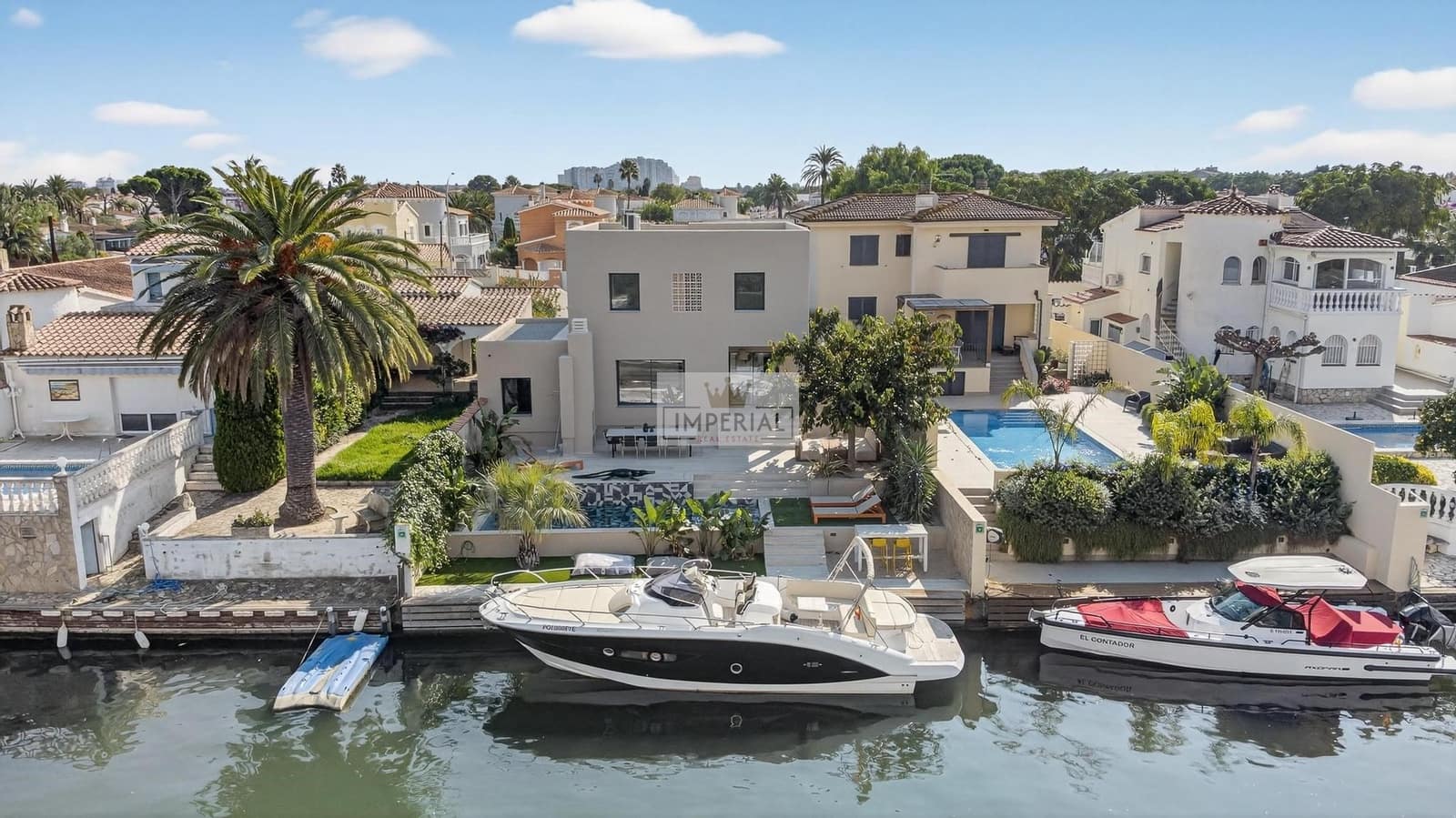 4 bedroom Townhouse for sale in Empuriabrava with pool garage - € 1,390,000 (Ref: 9153168)