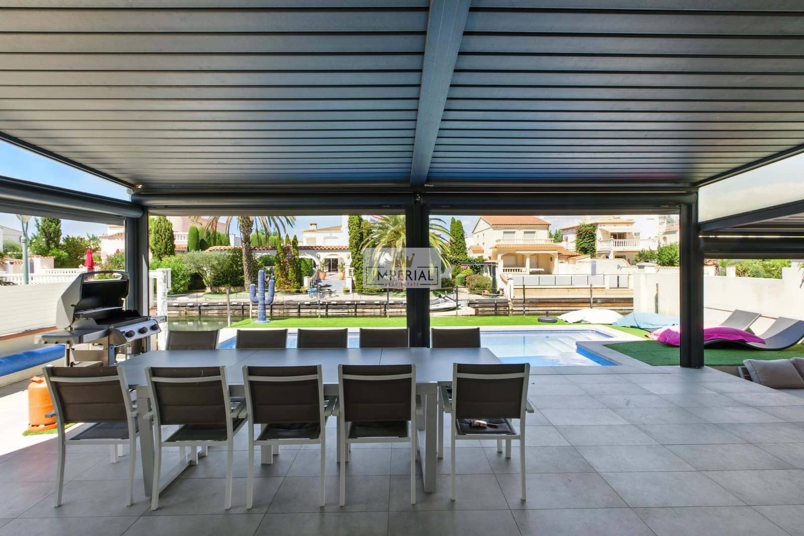 4 bedroom Townhouse for sale in Empuriabrava with pool garage - € 1,000,000 (Ref: 9203267)