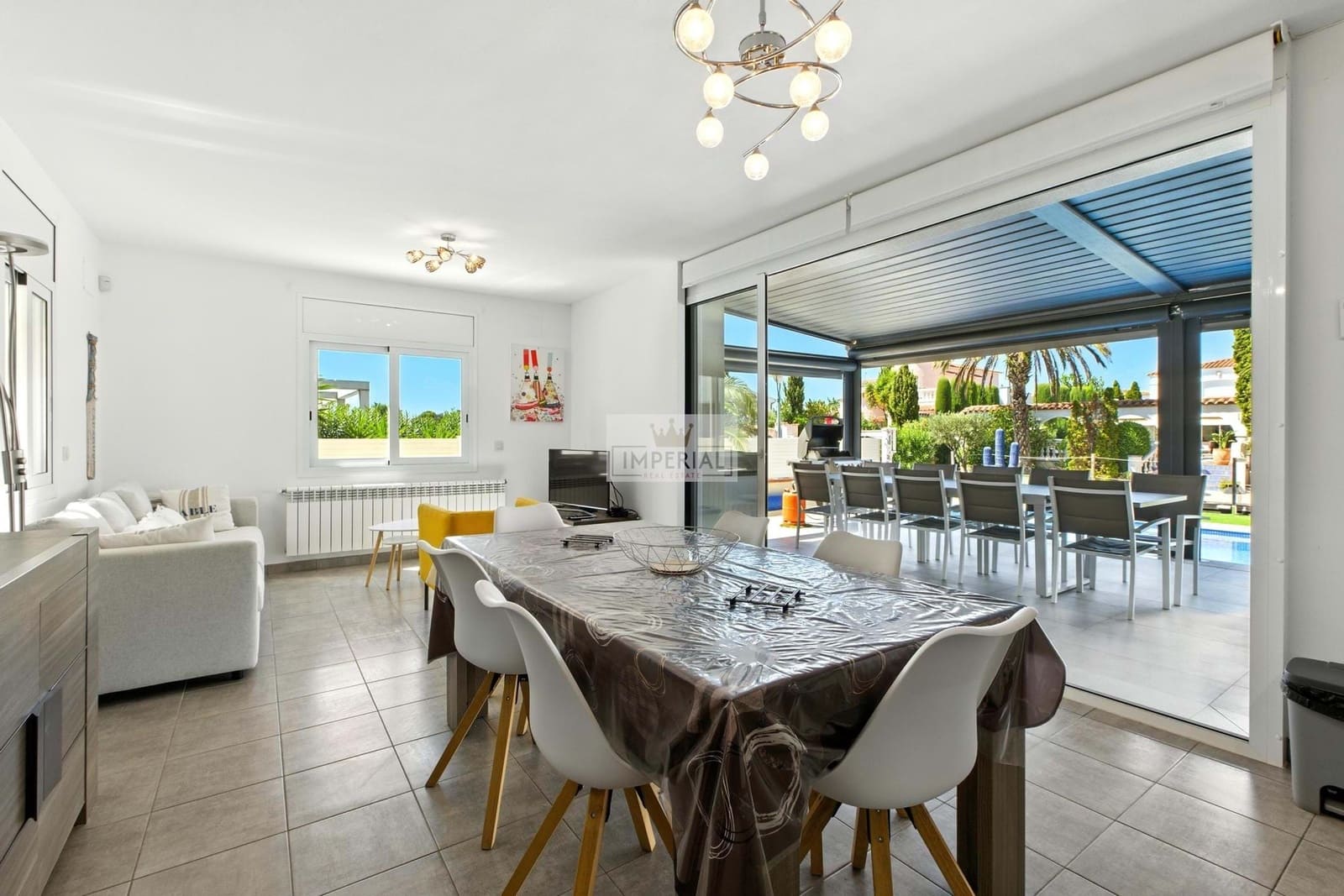 4 bedroom Townhouse for sale in Empuriabrava with pool garage - € 1,000,000 (Ref: 9203267)
