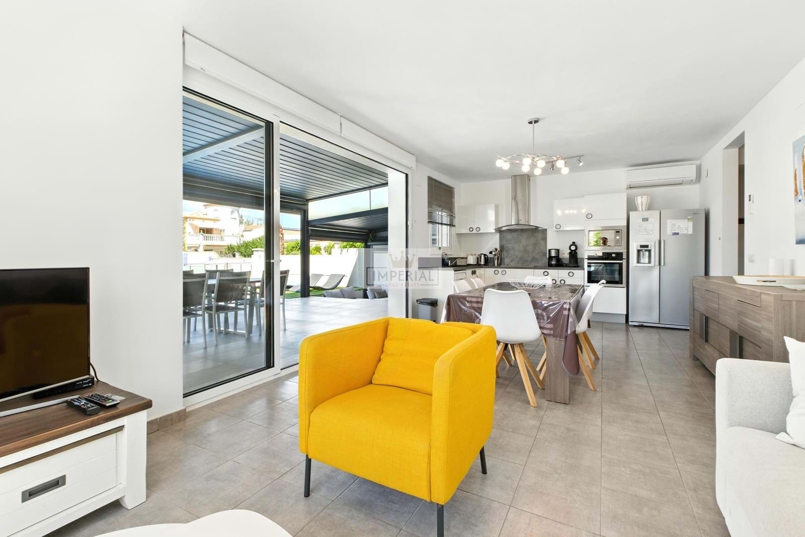4 bedroom Townhouse for sale in Empuriabrava with pool garage - € 1,000,000 (Ref: 9203267)