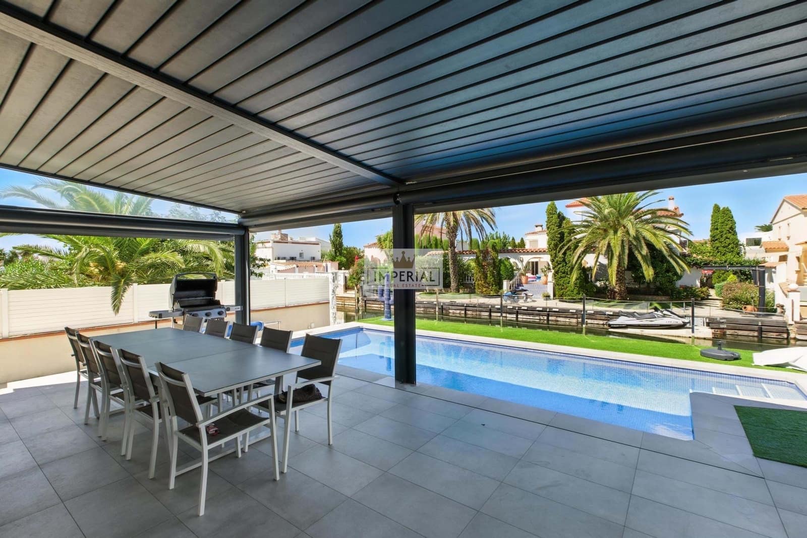 4 bedroom Townhouse for sale in Empuriabrava with pool garage - € 1,000,000 (Ref: 9203267)