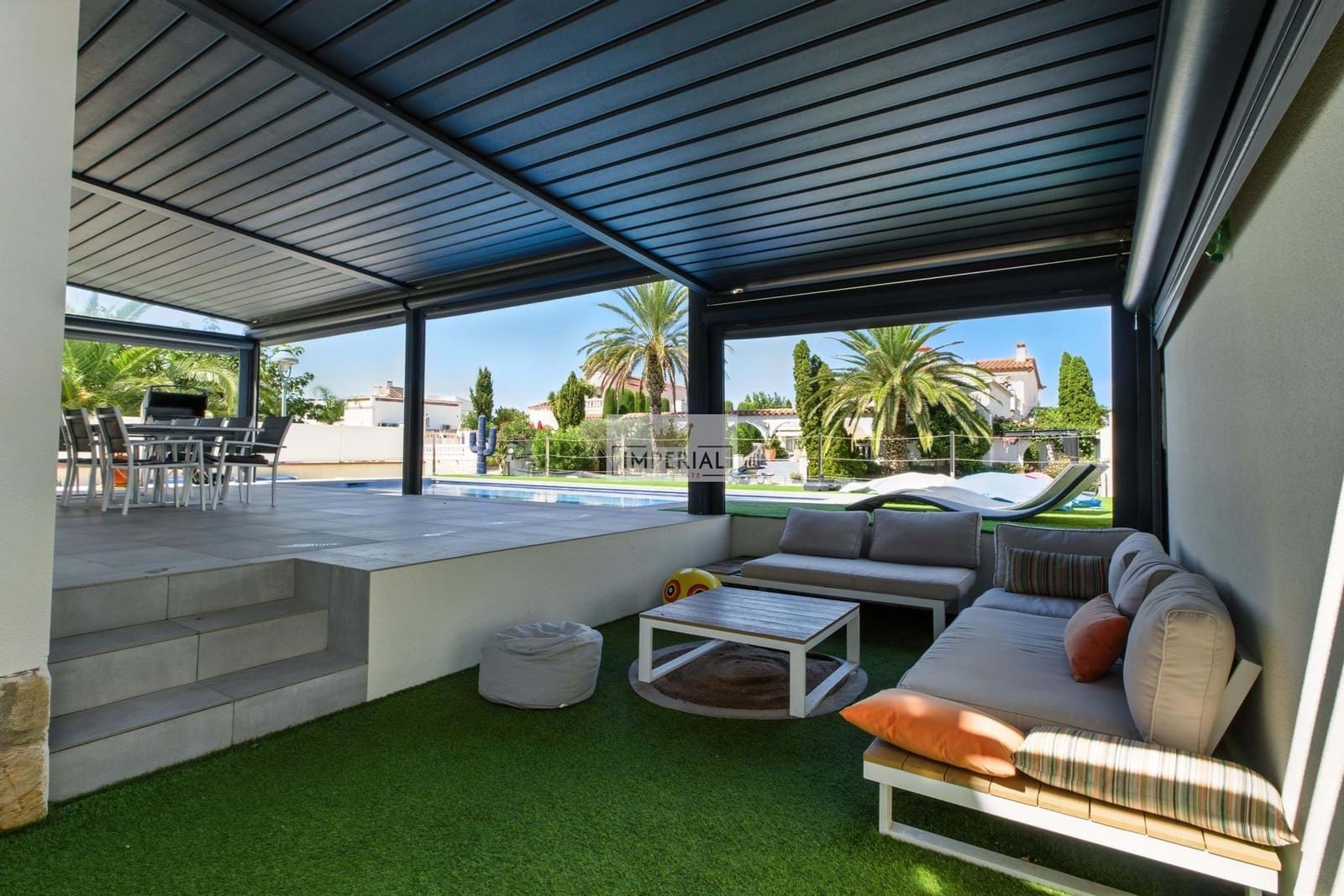 4 bedroom Townhouse for sale in Empuriabrava with pool garage - € 1,000,000 (Ref: 9203267)
