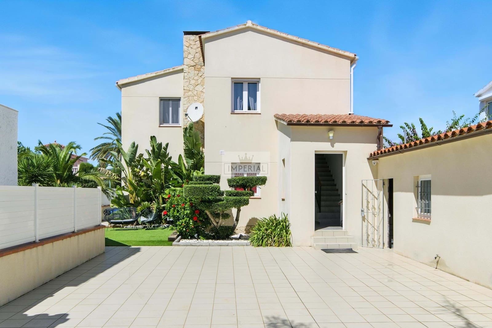 4 bedroom Townhouse for sale in Empuriabrava with pool garage - € 1,000,000 (Ref: 9203267)