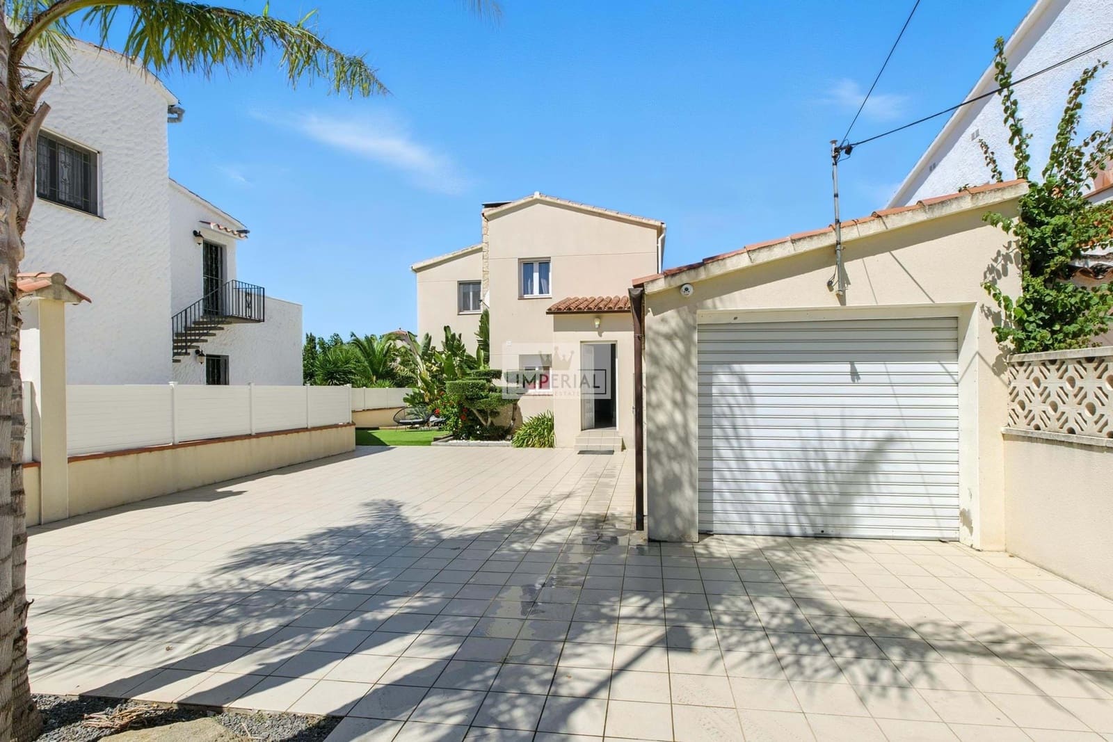 4 bedroom Townhouse for sale in Empuriabrava with pool garage - € 1,000,000 (Ref: 9203267)