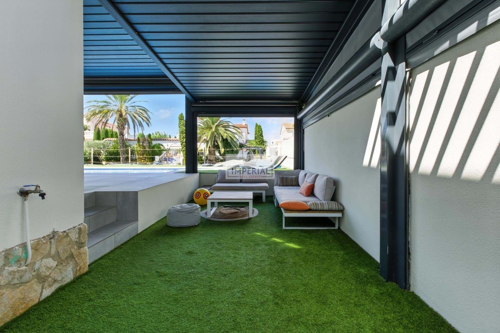 4 bedroom Townhouse for sale in Empuriabrava with pool garage - € 1,000,000 (Ref: 9203267)