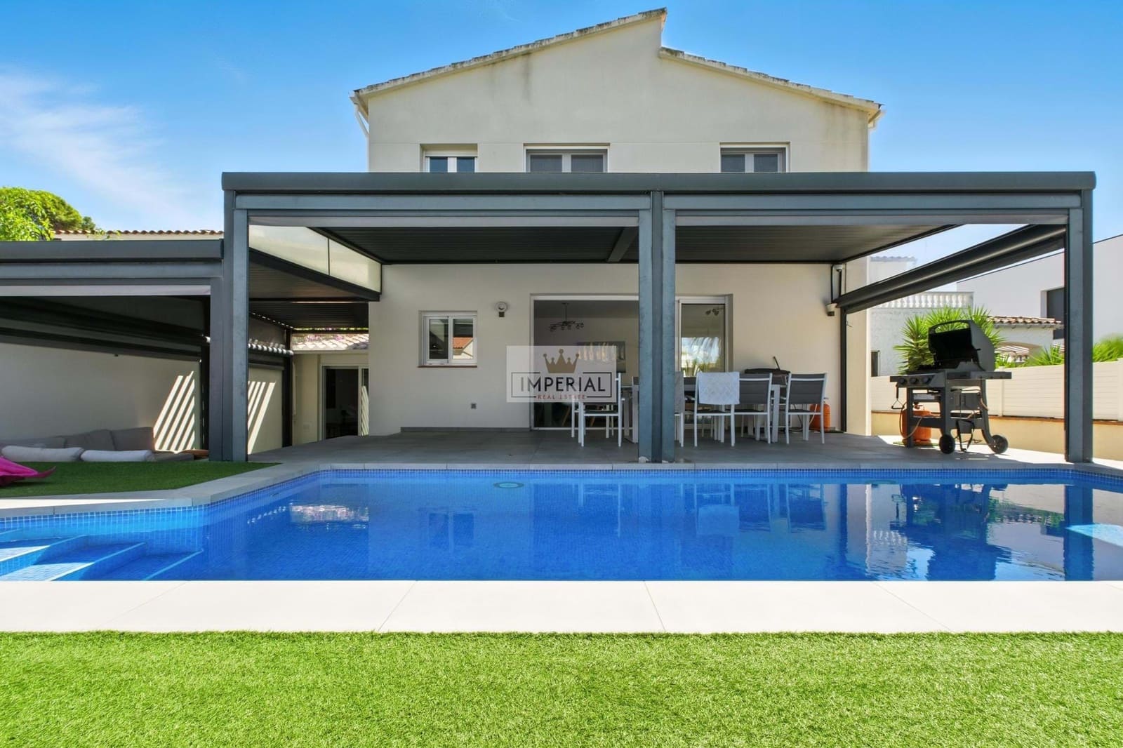 4 bedroom Townhouse for sale in Empuriabrava with pool garage - € 1,000,000 (Ref: 9203267)