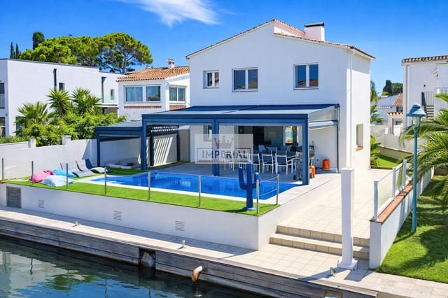 Casa de 4 habitaciones en Empuriabrava, Castelló d'Empúries en venta con piscina garaje - 1.000.000 € (Ref: 9203267)