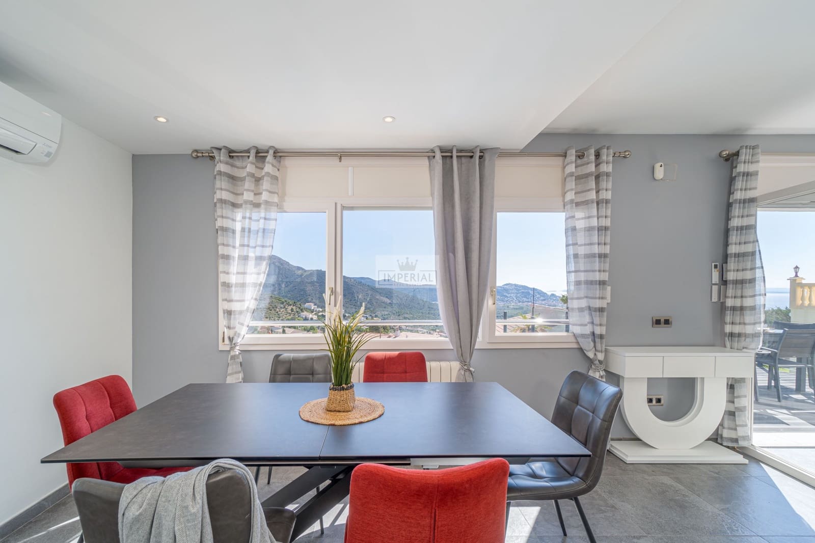 Casa de 3 habitaciones en Roses en venta con piscina garaje - 590.000 € (Ref: 9877457)