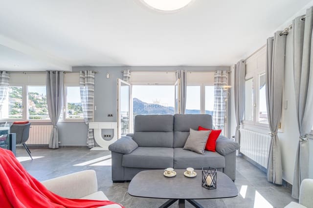 Casa de 3 habitaciones en Roses en venta con piscina garaje - 590.000 € (Ref: 9877457)