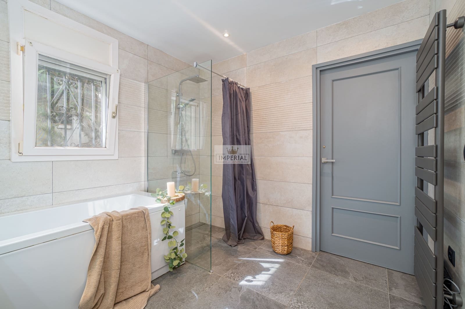 Casa de 3 habitaciones en Roses en venta con piscina garaje - 590.000 € (Ref: 9877457)