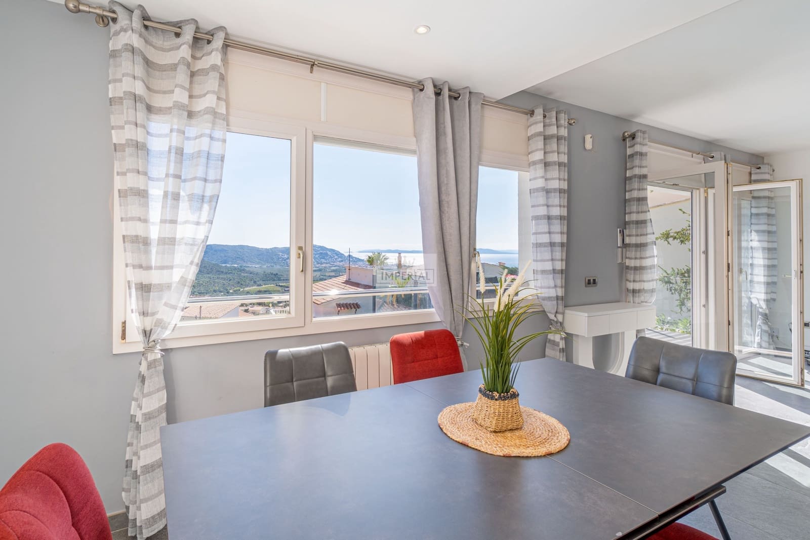 Casa de 3 habitaciones en Roses en venta con piscina garaje - 590.000 € (Ref: 9877457)
