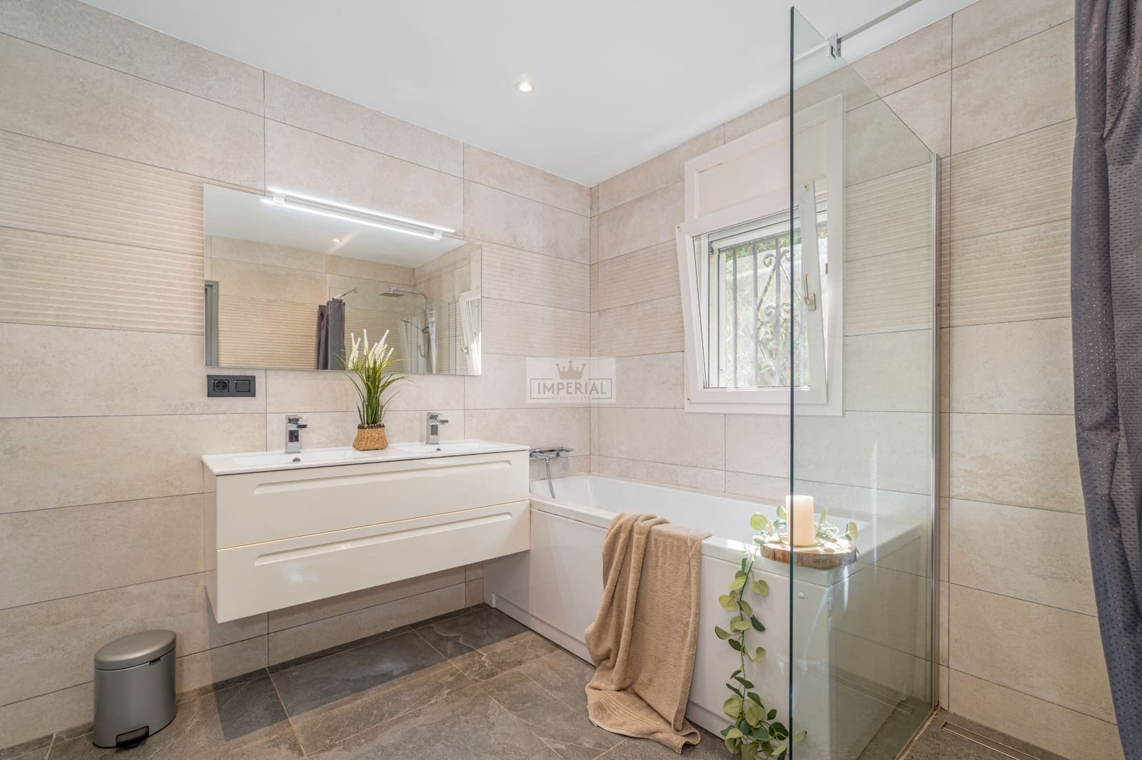Casa de 3 habitaciones en Roses en venta con piscina garaje - 590.000 € (Ref: 9877457)
