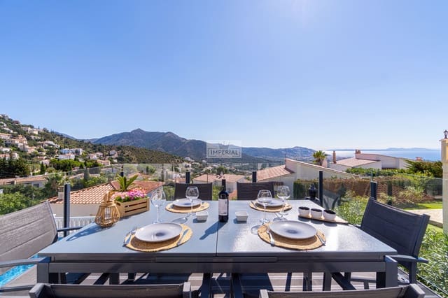 Casa de 3 habitaciones en Roses en venta con piscina garaje - 590.000 € (Ref: 9877457)